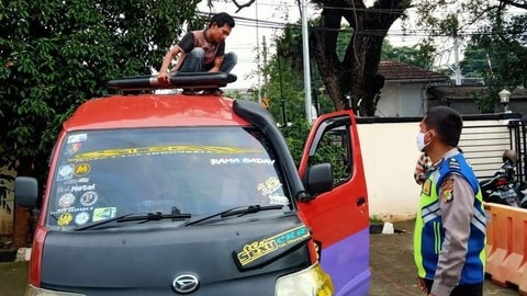 Polri Tegaskan: Kendaraan Pribadi Dilarang Gunakan Strobo dan Sirene, Segera Lepas Jika Terpasang!