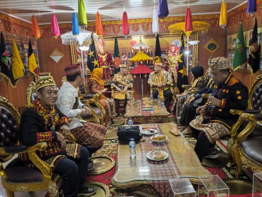 Pangeran Nata Adiningrat Kunjungi Lamban Gedung Kuning