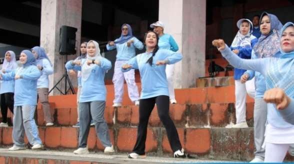 Ribuan Warga Meriahkan Senam Massal Haornas 2025 di Stadion Radin Inten Kalianda
