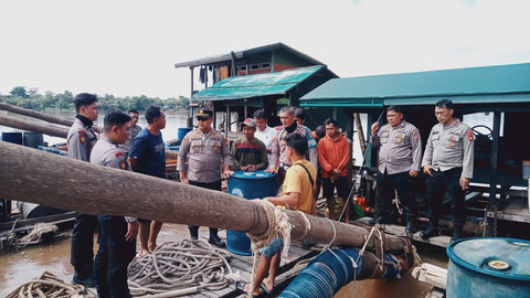 Polres Sekadau Gerebek Tambang Emas Ilegal di Sungai Kapuas, 18 Rakit Ditemukan