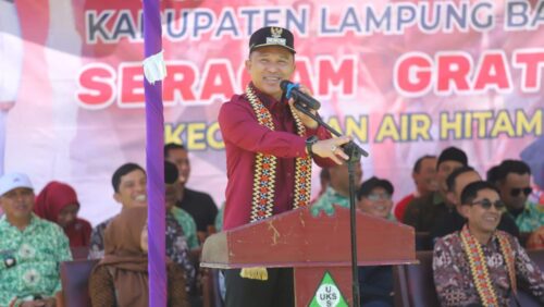 Atas Permintaan Orang Tua Wali Murid, Tahun 2026 Bupati Parosil Akan Bagikan Kembali Tiga Stel Seragam Sekolah Gratis