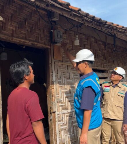 Rayakan Hari Listrik Nasional ke-80, PLN UP3 Kotabumi Terangi Harapan Warga Lewat Program “Light Up the Dream”