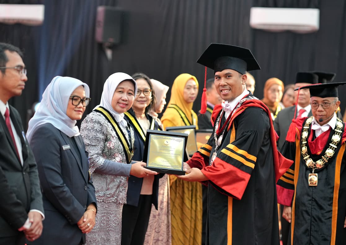 Rektor Unila Raih Penghargaan Itera Adi Karsa Madya