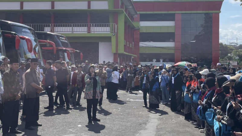 Pemkot Bandar Lampung Berangkatkan 200 Jamaah Umrah Gratis Tahap Kedua