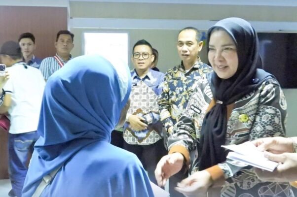 Wali Kota Bandar Lampung Salurkan Bantuan Sosial untuk 74 Warga Terdampak Bencana