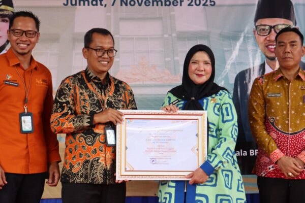 Wali Kota Eva Dwiana Terima Penghargaan dari BPS saat Peresmian Gedung Pelayanan Statistik Terpadu