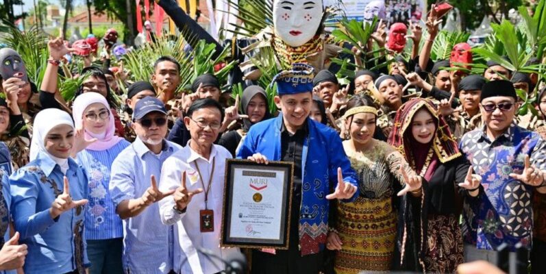 1.500 Penari Pecahkan Rekor MURI, Tari Tuping Lampung Selatan Ukir Sejarah di Panggung Budaya Dunia