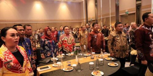 Wakil Bupati Lampung Barat Hadiri Penganugerahan IKK 2025 di Surabaya