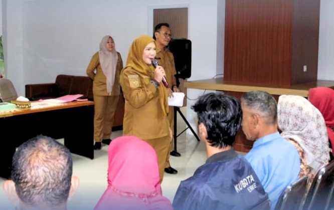 Wali Kota Eva Dwiana Salurkan Bansos Rp365 Juta untuk 69 Warga Terdampak Musibah