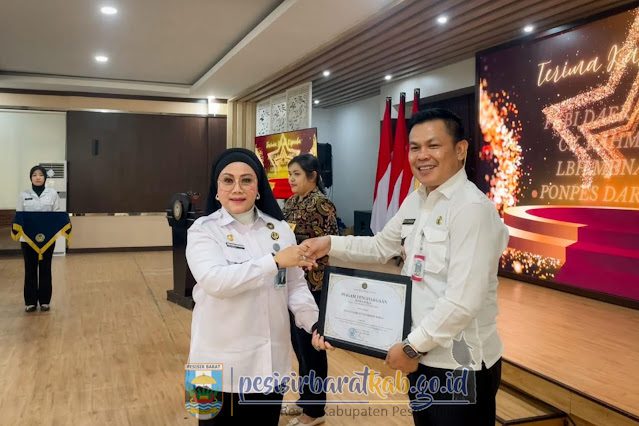 Bupati Pesibar Raih Penghargaan Kemenimipas pada Hari Bhakti ke-1 Tahun 2025