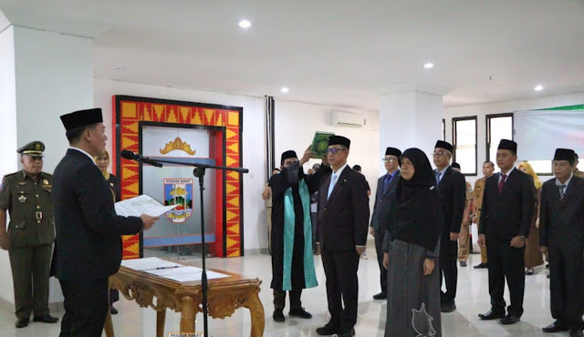 Bupati Pesisir Barat Dedi Irawan Lantik Tujuh Pejabat Tinggi Pratama