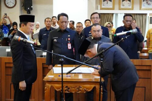 Lantik Sejumlah Pejabat, Gubernur Tekankan Profesionalitas dan Inovasi Layanan Publik