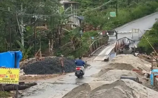 Bupati Lampung Barat Tinjau Progres Pembangun Pembukaan Badan Jalan Menuju Lokasi Geothermal