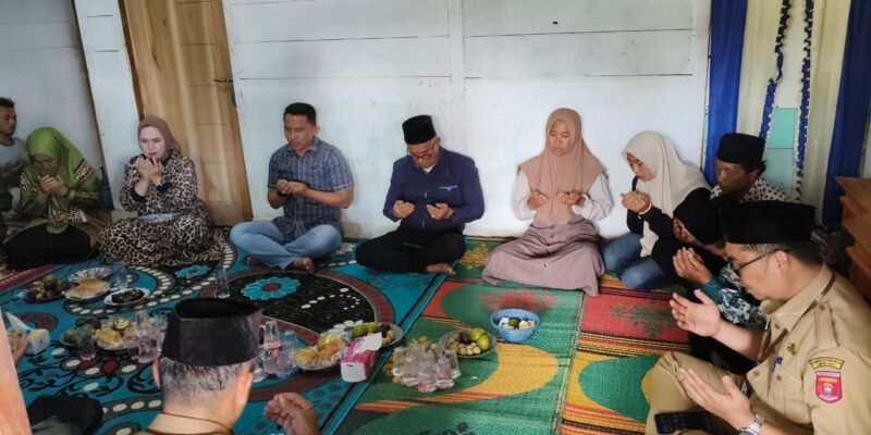 Duka Mendalam, Bupati Lampung Barat Takziah ke Keluarga Korban Kecelakaan Pengurus Muslimat NU
