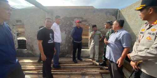 Tinjau Korban Kebakaran, Bupati Parosil Imbau Masyarakat Tingkatkan Kewaspadaan Bencana