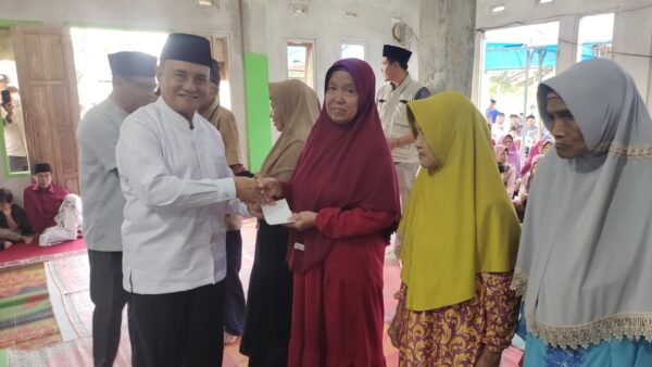 Lakukan Safari Ramadhan Wakil Bupati Lampung Barat Serahkan Santunan Hingga Bantuan Masjid