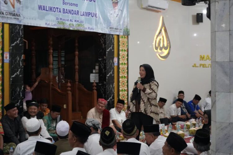 Safari Ramadhan 2026, Eva Dwiana Pimpin Kunjungan ke Masjid Al-Ikhlas Labuhan Ratu