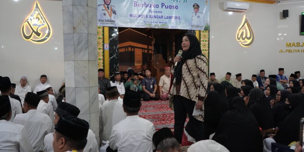 Safari Ramadhan 2026, Eva Dwiana Pimpin Kunjungan ke Masjid Al-Ikhlas Labuhan Ratu