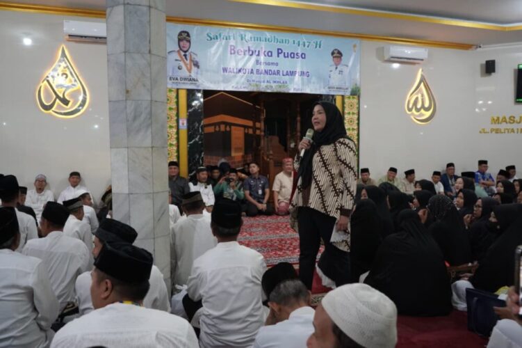 Safari Ramadhan 2026, Eva Dwiana Pimpin Kunjungan ke Masjid Al-Ikhlas Labuhan Ratu