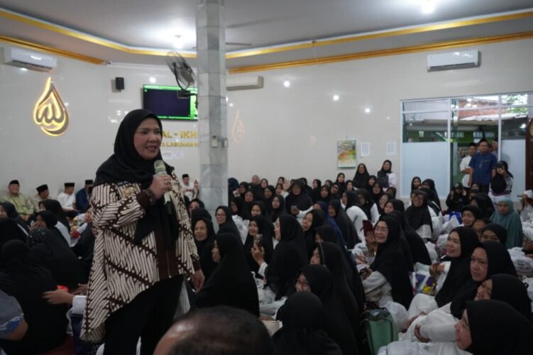Safari Ramadhan 2026, Eva Dwiana Pimpin Kunjungan ke Masjid Al-Ikhlas Labuhan Ratu