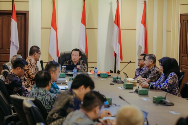 Sekdaprov Lampung Pimpin Evaluasi Pelaksanaan Program Sekolah Rakyat