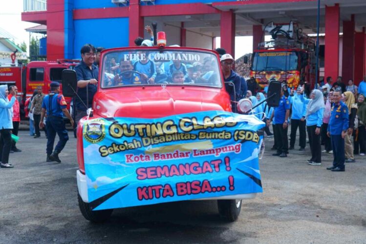 Puluhan Siswa SDB Ikuti Outing Class Edukatif di Damkar Bandar Lampung, Belajar Cegah Kebakaran dengan Cara Menyenangkan
