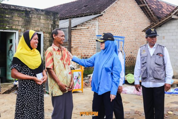 Puting Beliung Terjang Tegineneng, Bupati Nanda Indira B Tinjau 132 Rumah Terdampak