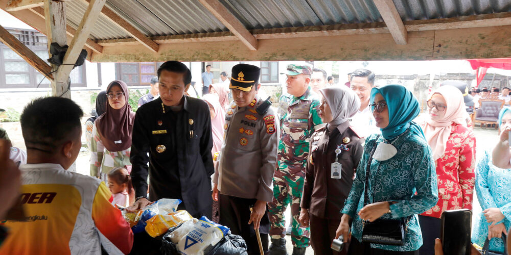 Dibuka Bupati Gusril Pausi, Pasar Murah Ramadan Pemkab Kaur Pangkas Harga Sembako Hingga 20 Persen