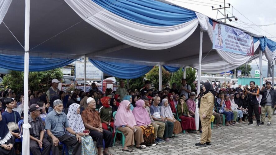 Wali Kota Eva Dwiana Salurkan Bantuan Beras untuk Warga Teluk Betung Barat Jelang Idul Fitri 1447 H