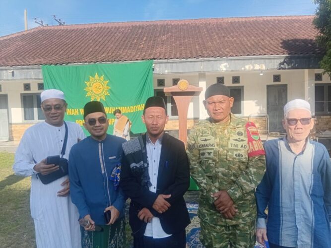 Babinsa Kodim 0410/KBL Amankan Salat Idul Fitri 2026 di Bandar Lampung, Ribuan Jemaah Khusyuk Beribadah