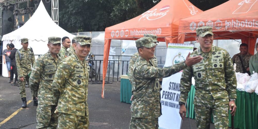 Danrem 043/Gatam Hadiri Pembukaan Bazar Ramadhan Kodam XXI/Radin Inten di Lapangan Saburai