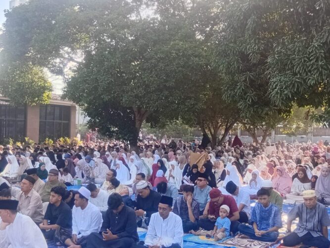 Babinsa Kodim 0410/KBL Amankan Salat Idul Fitri 2026 di Bandar Lampung, Ribuan Jemaah Khusyuk Beribadah