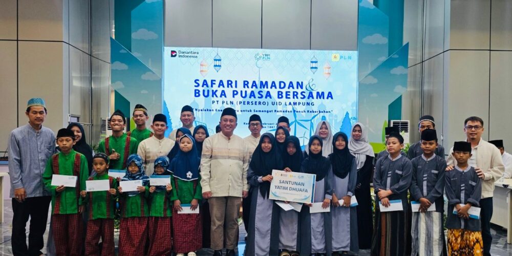 Tebar Berkah Ramadan, PLN UID Lampung dan YBM Santuni 135 Anak Yatim dan Dhuafa