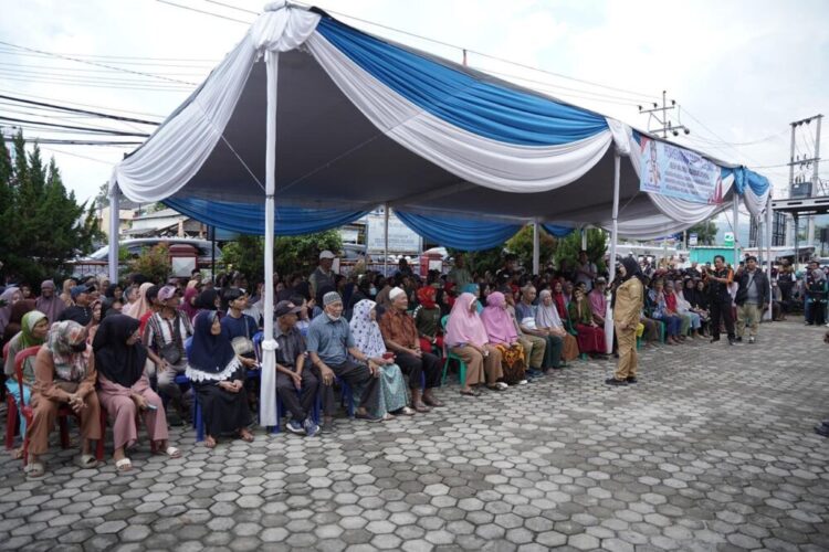 Eva Dwiana Turun Langsung Bagikan Bantuan Beras untuk Warga Bandar Lampung Jelang Lebaran