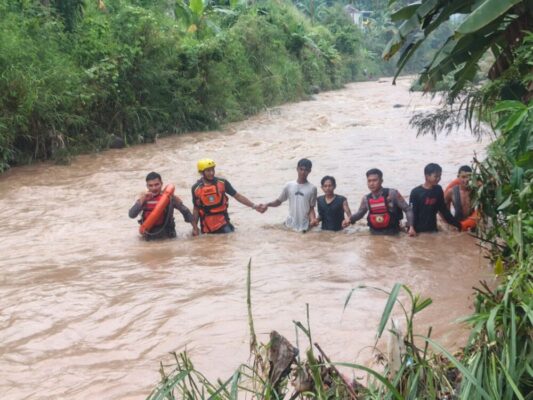 Dua Mahasiswi Unila Hanyut di Sungai Taman Wista Wira Garden, Diduga Terseret Air Bandang