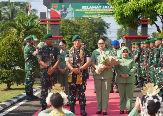 Danrem 043/Gatam Tekankan Kesehatan dan Disiplin Prajurit Saat Kunjungi Kodim Lampung Timur