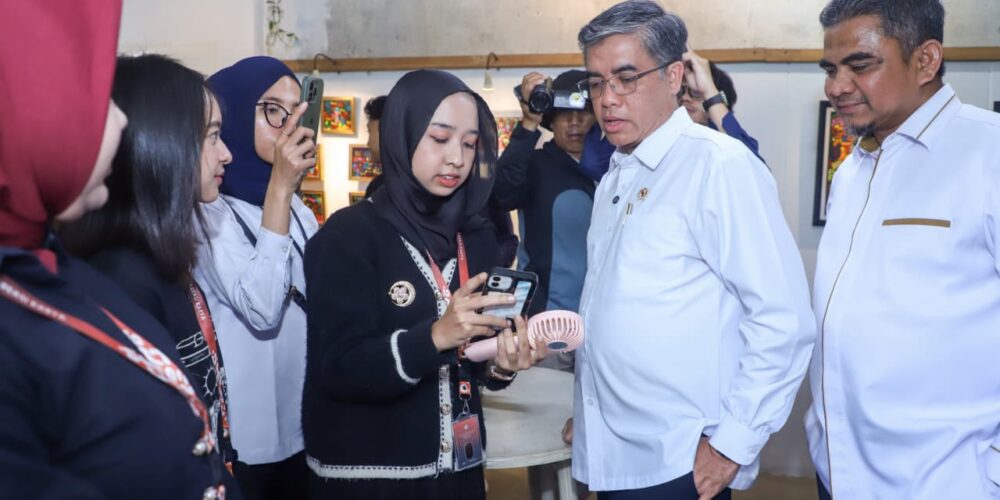 Menaker: Industri Kreatif Bisa Jadi Laboratorium Magang Nasional, Serap Tenaga Kerja Baru