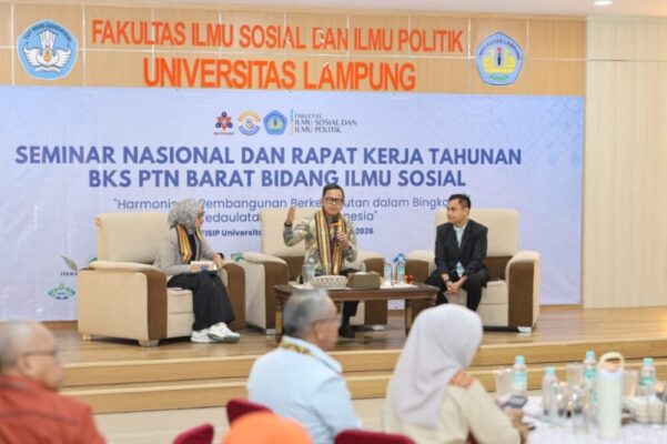 Seminar Nasional FISIP Unila Soroti Kesenjangan Riset dan Kebijakan, Dorong Kolaborasi Strategis