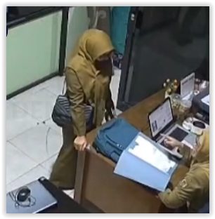 Diduga Korban Penipuan, Seorang Perempuan Bawa SK ASN Palsu