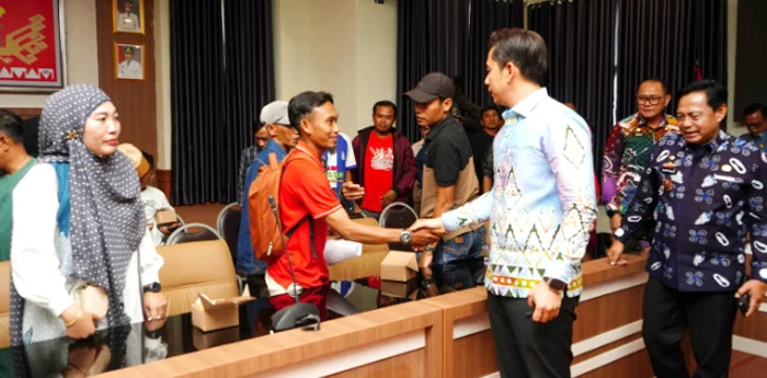 11 Bulan Tak Digaji, Bupati Radityo Egi Pratama Turun Tangan, Buruh PT San Xiong Dapat Titik Terang