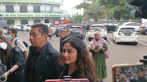 Dewi Perssik Murka! Penyalahgunaan Identitas di Facebook Berujung Jalur Hukum: “Tidak Ada Kata Damai”