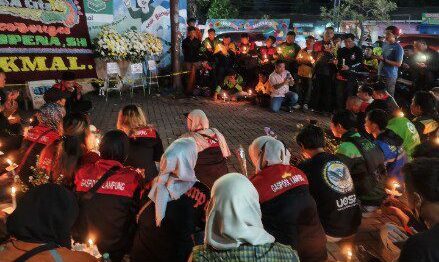 Viral Aksi 100 Driver Ojol Nyalakan Lilin untuk Bripka Arya Sumpena, Polisi Gugur Saat Gagalkan Curanmor di Lampung