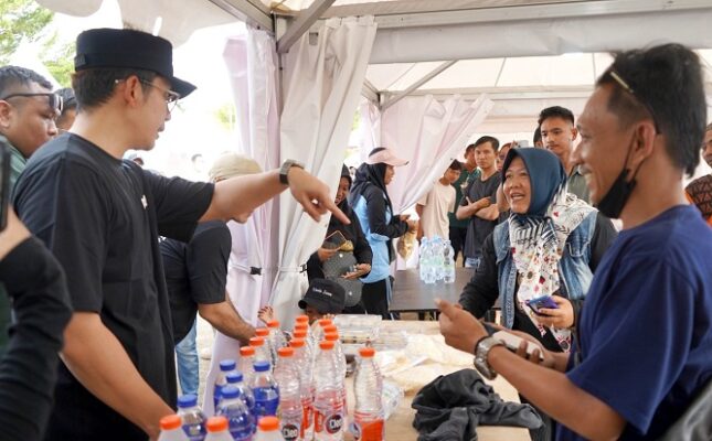 Di Tengah Gemuruh IDS Sumatra 2026, Bupati Egi Borong Dagangan UMKM dan Sapa Warga di Way Handak Expo
