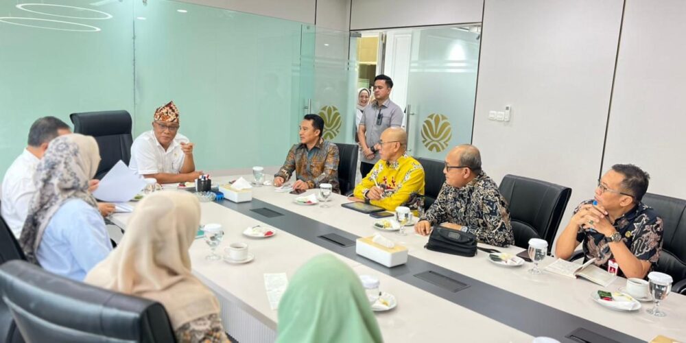 Lampung Barat Darurat Sampah, Bupati Parosil Temui Menteri LH Minta Bantuan Armada dan Fasilitas