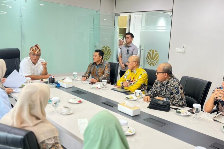 Lampung Barat Darurat Sampah, Bupati Parosil Temui Menteri LH Minta Bantuan Armada dan Fasilitas