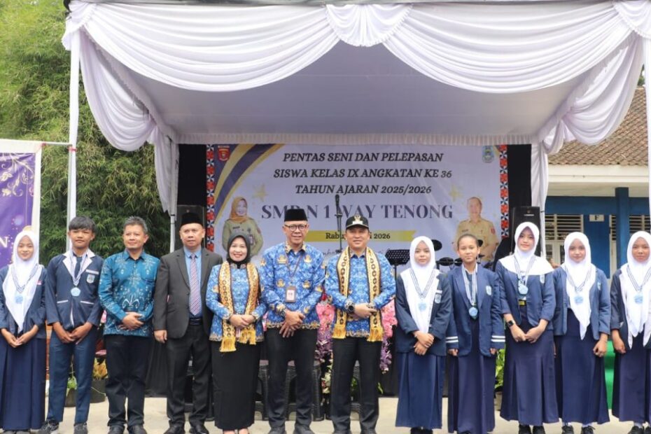 Bupati Parosil Lepas 213 Siswa SMPN 1 Way Tenong, Tekankan Pentingnya Karakter dan Akhlak