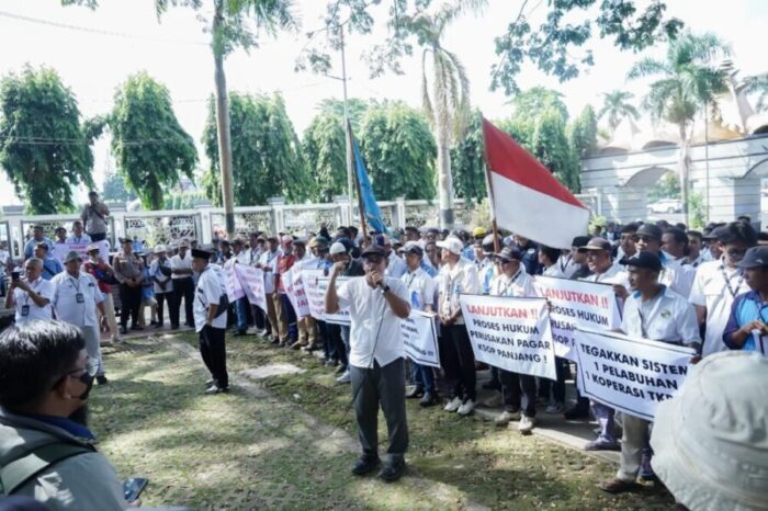 Dua Gelombang Buruh Pelabuhan Panjang Datangi Kantor Gubernur, Pemprov Lampung Janji Kaji Polemik TKBM Secara Objektif