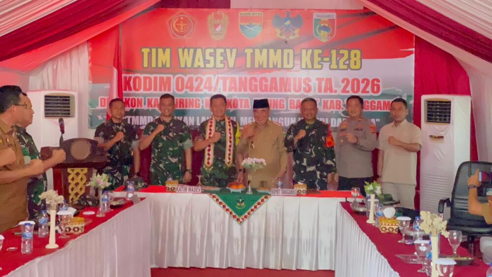 Tim Wasev Pusterad Tinjau TMMD ke-128 di Tanggamus, Kasrem 043/Gatam: Pembangunan Tetap Dikebut Meski Diguyur Hujan