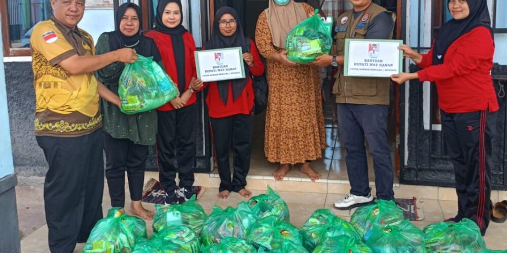 Pemkab Way Kanan Salurkan Bantuan Sembako kepada Korban Banjir & Kebakaran di Negeri Agung