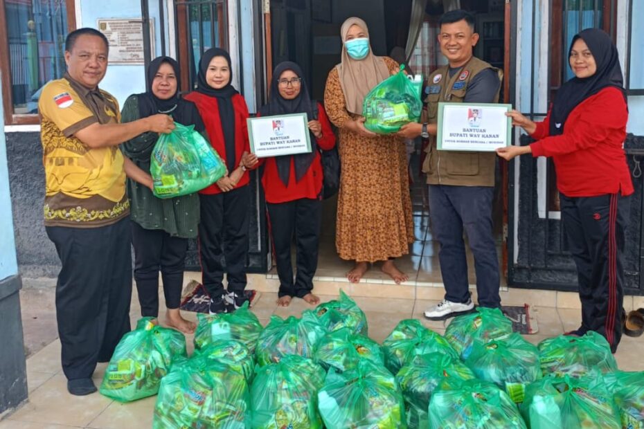 Pemkab Way Kanan Salurkan Bantuan Sembako kepada Korban Banjir & Kebakaran di Negeri Agung